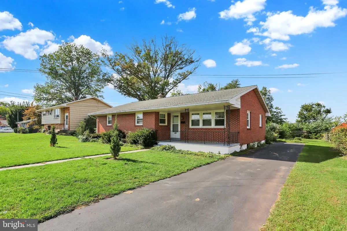 211 E Race St, Fleetwood, PA 19522 - #1