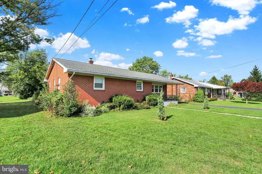 211 E Race St, Fleetwood, PA 19522 - #3