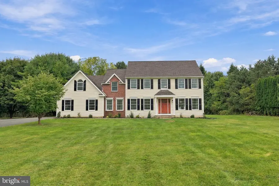 4 Schoolhouse Ln, Fleetwood, PA 19522 - #2