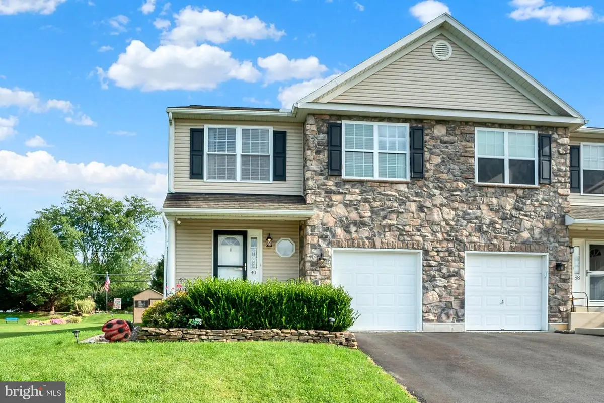 40 N Calais Dr, Reading, PA 19605 - #1