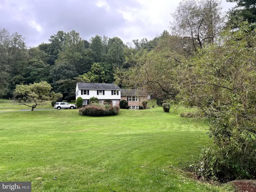 1040 Baker Rd, Sinking Spring, PA 19608 - #2