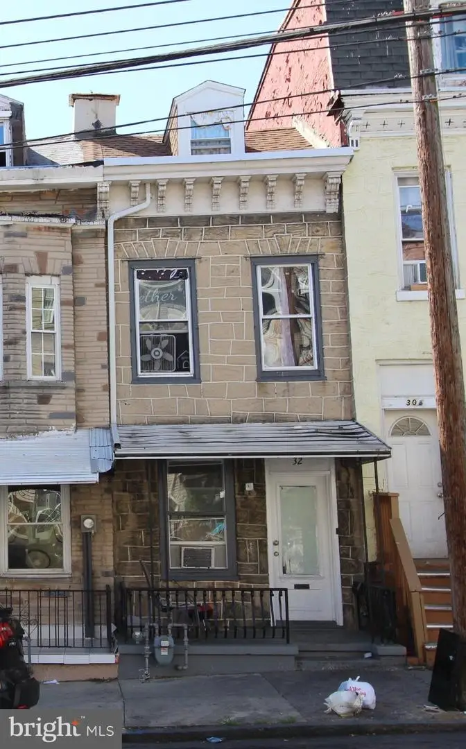 32 S 10th St, Reading, PA 19602 - #1