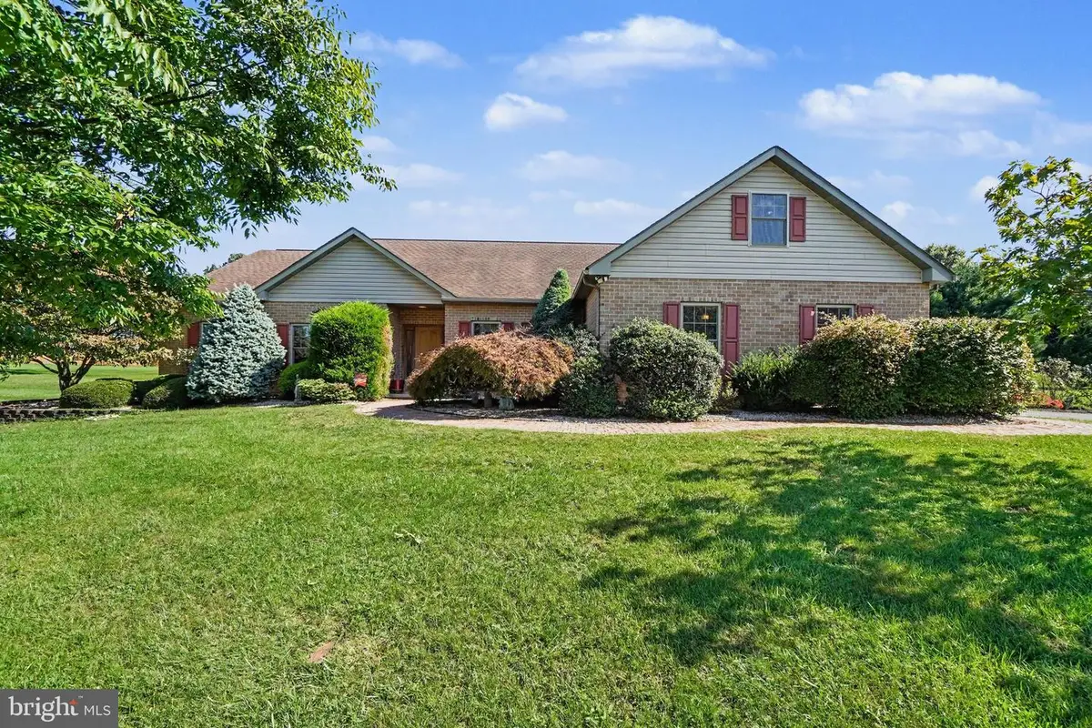 17 Foxwood Dr, Mohrsville, PA 19541 - #1