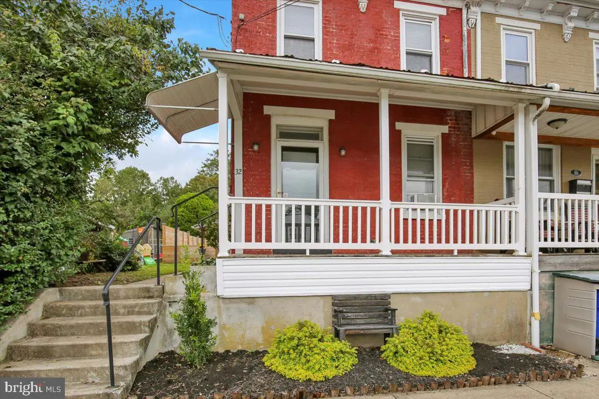 32 S Elm St, Robesonia, PA 19551 - #1