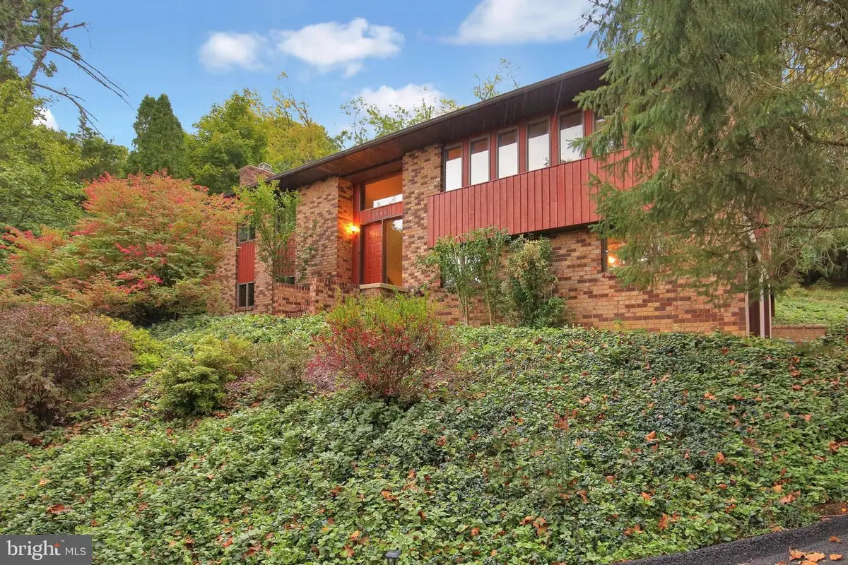 340 Mountain View Rd, Reading, PA 19607 - #1