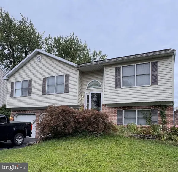 200 Fairway Dr, READING, PA 19606