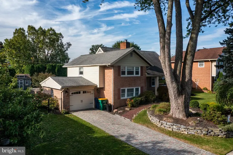 1110 Dogwood Dr, West Lawn, PA 19609 - #2