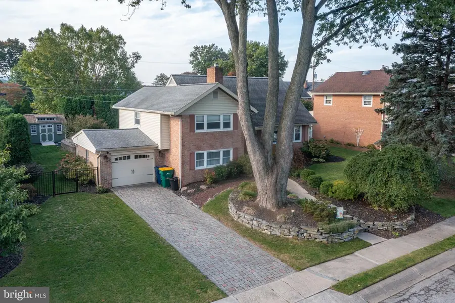 1110 Dogwood Dr, West Lawn, PA 19609 - #3