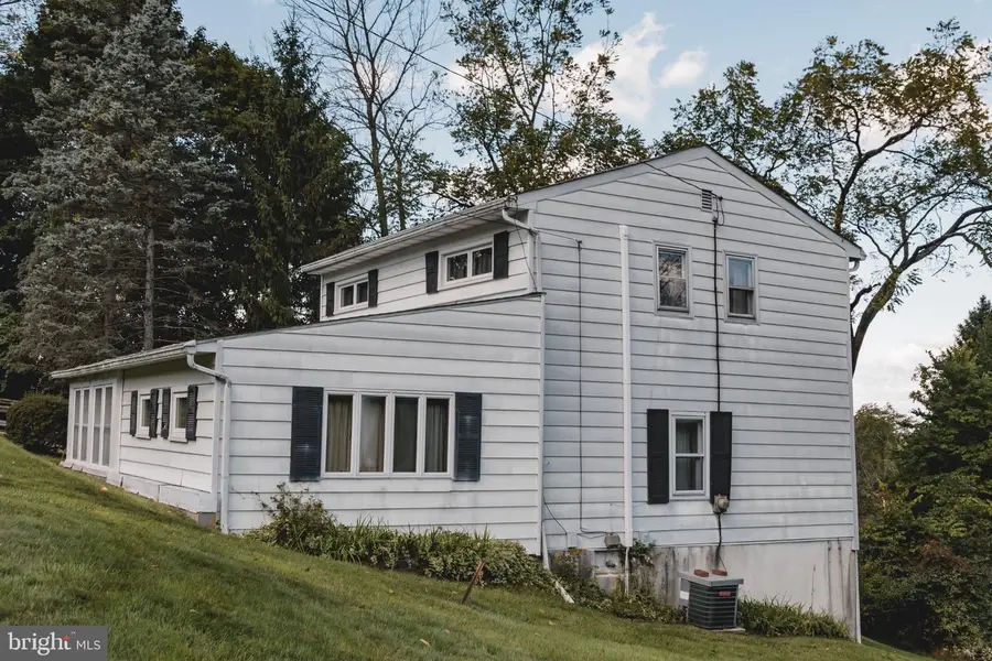 1991 Cedar Top Rd, Reading, PA 19607 - #2