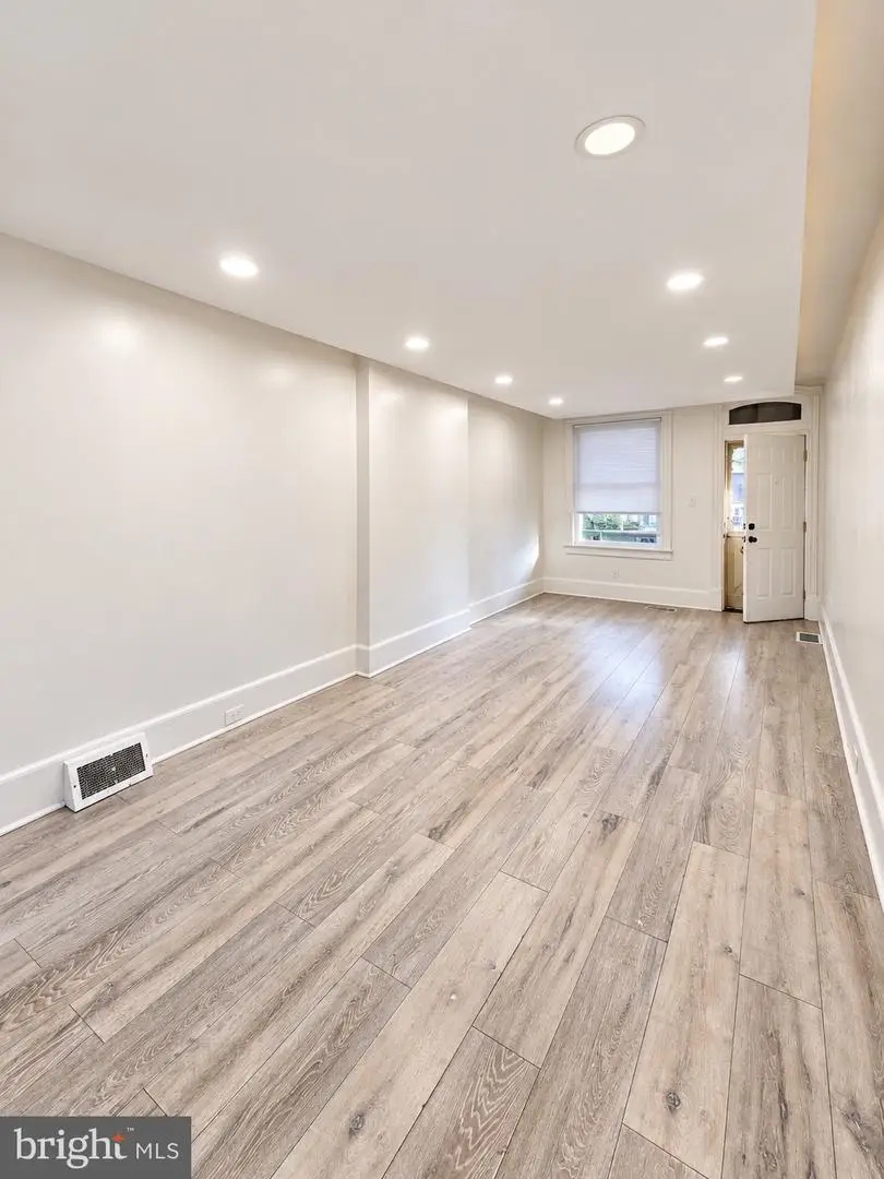 1057 Pike St, Reading, PA 19604 - #2