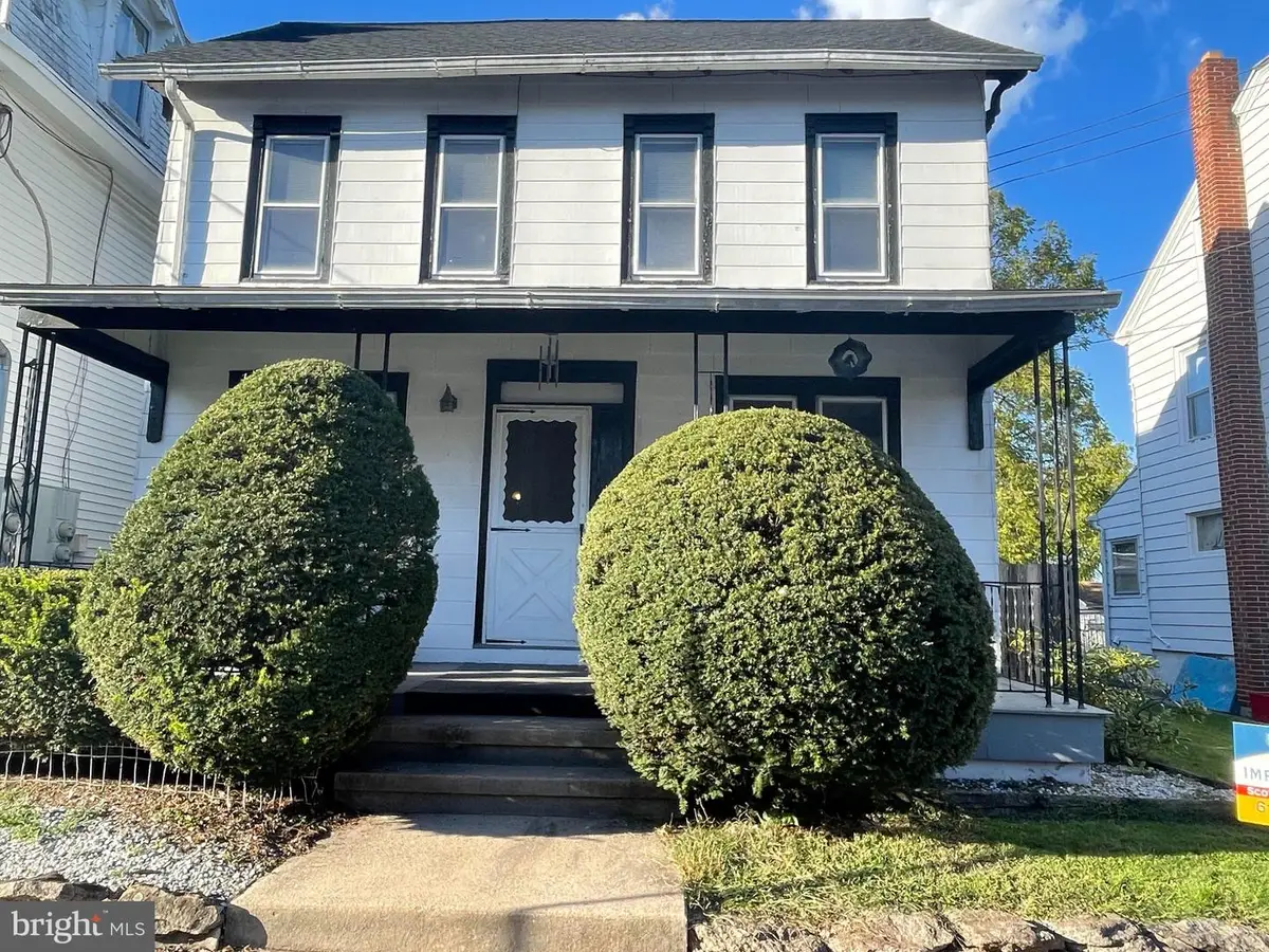 19 E Summit St, Mohnton, PA 19540 - #1