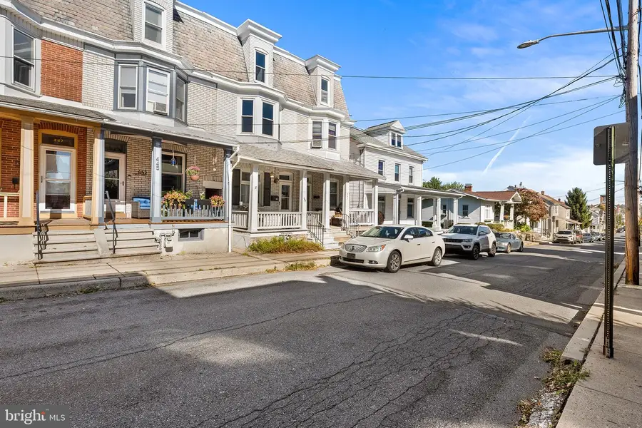 443 W Walnut St, Kutztown, PA 19530 - #2