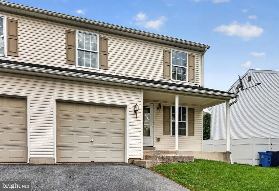 1015 Alexander Dr, Temple, PA 19560 - #2