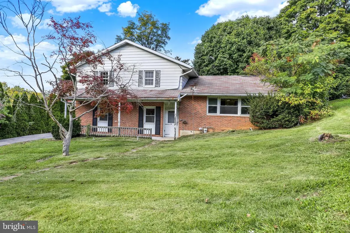 2003 Reservoir Rd, Reading, PA 19604 - #1