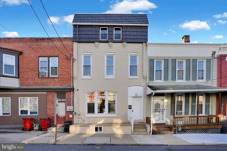 226 S 4th St, Hamburg, PA 19526 - #2