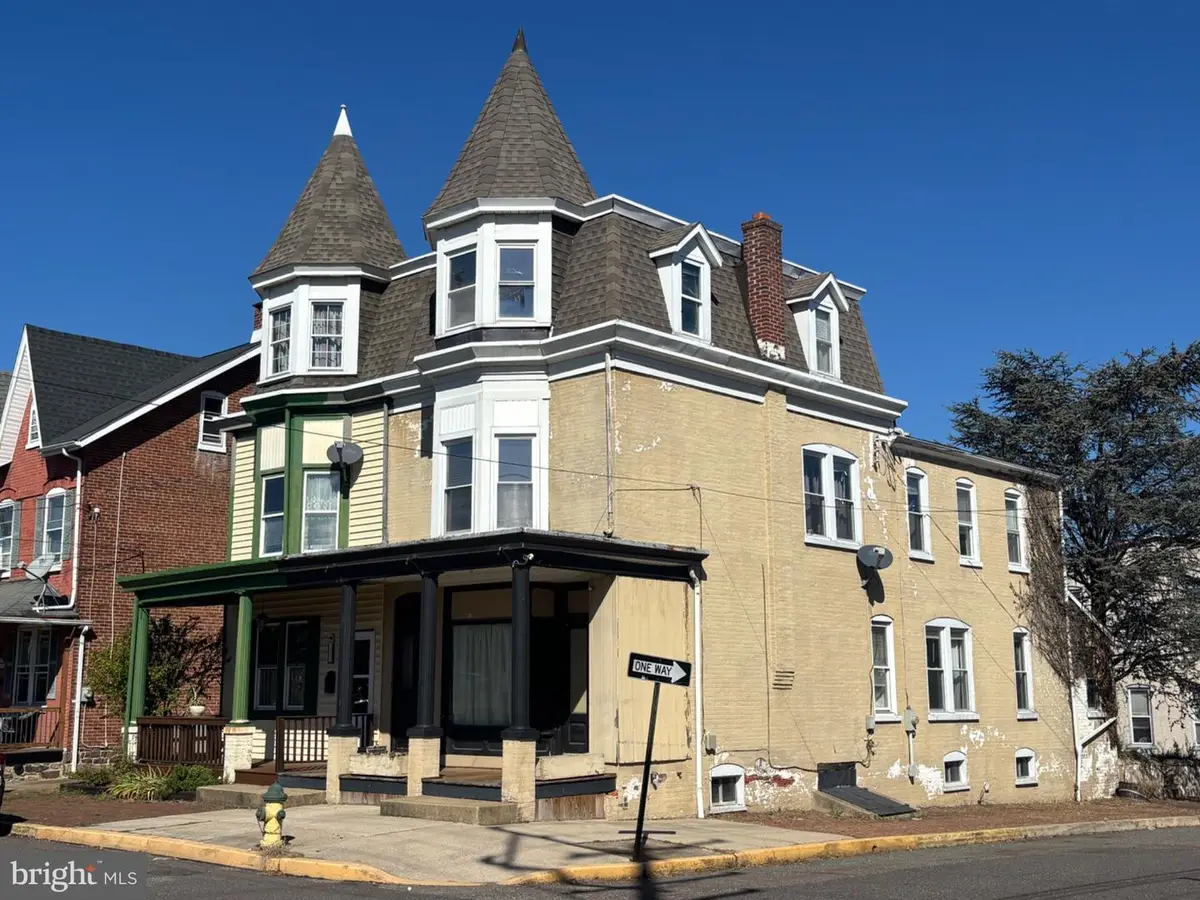 233 E 3rd St, Boyertown, PA 19512 - #1
