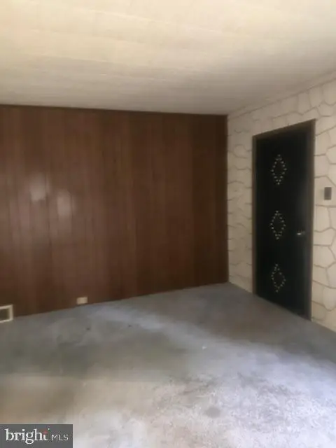 34 School St, Douglassville, PA 19518 - #2