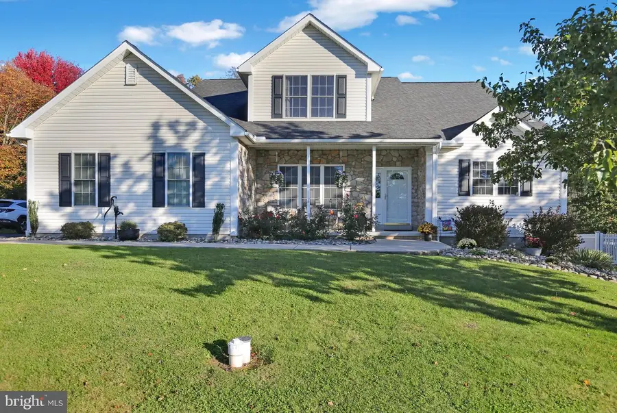 334 Rosecliff Dr, Douglassville, PA 19518 - #2