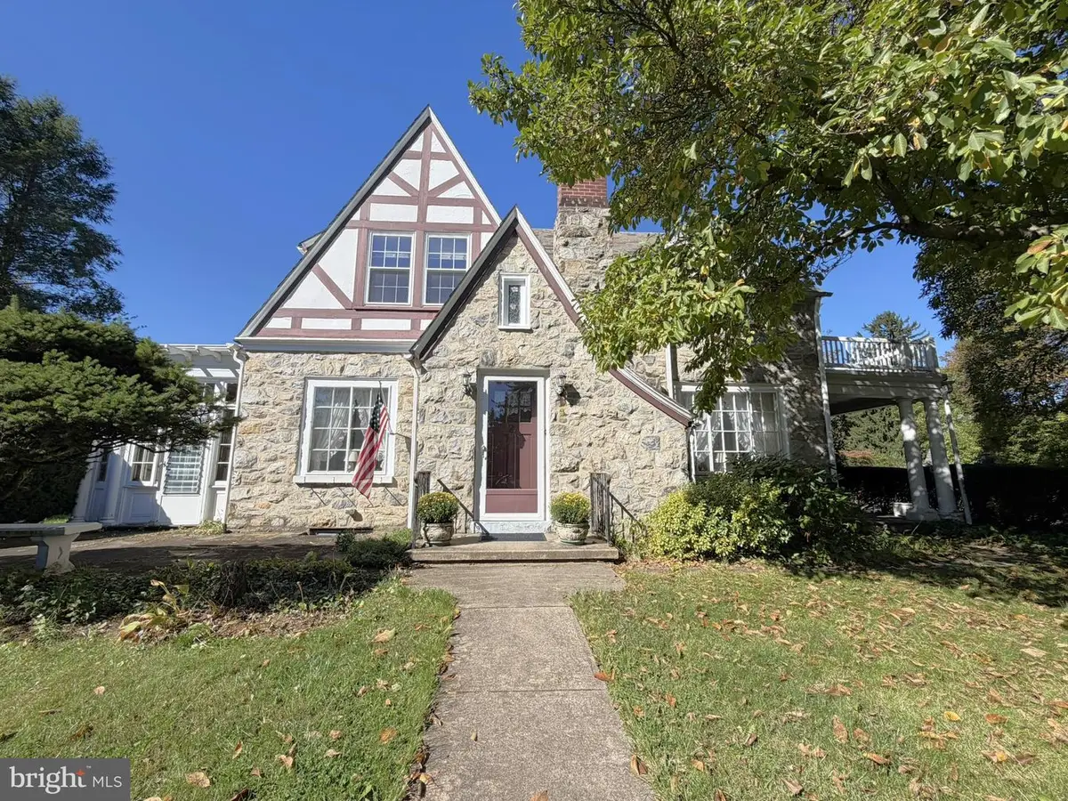 2 Jefferson Blvd, West Lawn, PA 19609 - #1