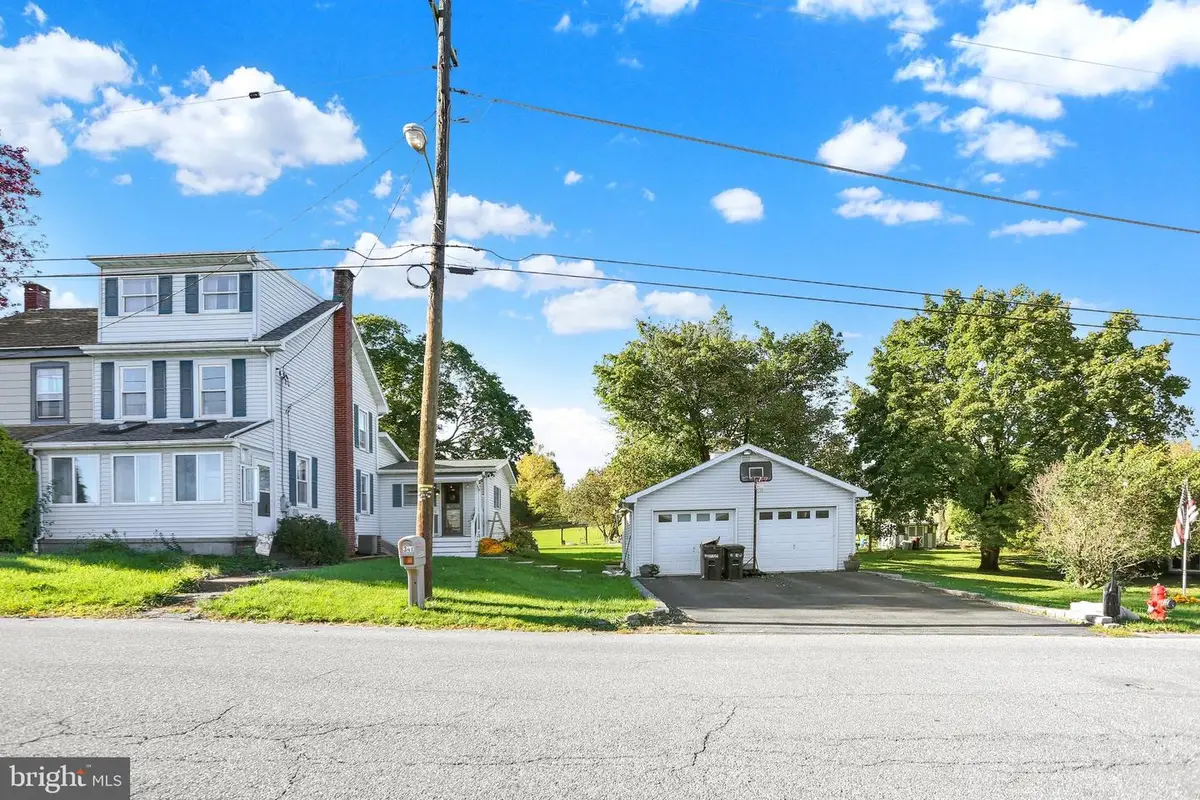 341 Chestnut St, Leesport, PA 19533 - #1