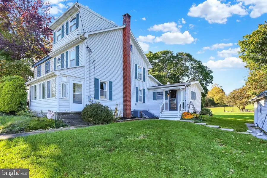 341 Chestnut St, Leesport, PA 19533 - #3