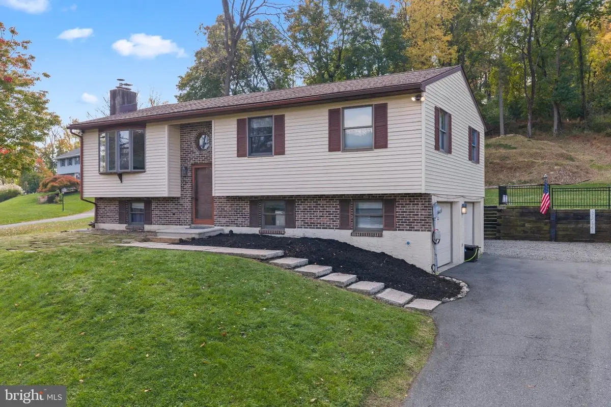 450 Parkview Rd, Reading, PA 19606 - #1
