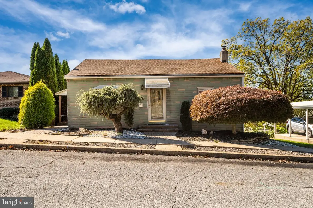 3210 Gray St, Reading, PA 19605 - #1