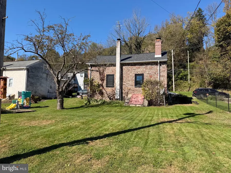 709 Windsor St, Birdsboro, PA 19508 - #2