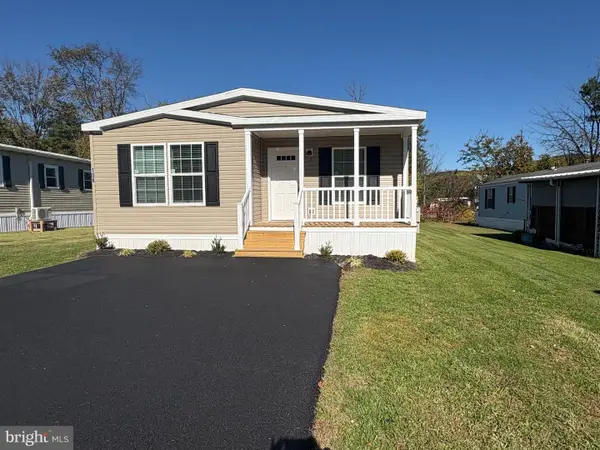 106 Southwick Dr, HEREFORD, PA 18056