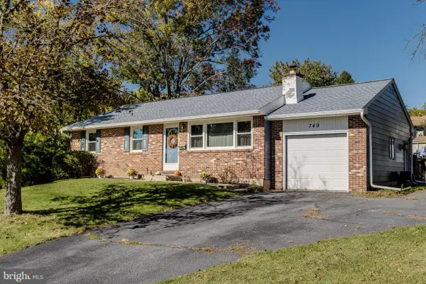 749 Rosewood Dr, DOUGLASSVILLE, PA 19518