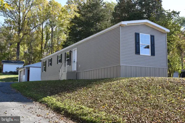 702 N Ironstone Dr, BOYERTOWN, PA 19512