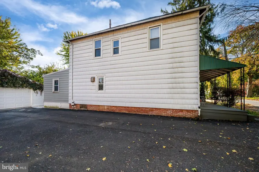 57 Laird St, Reading, PA 19609 - #2