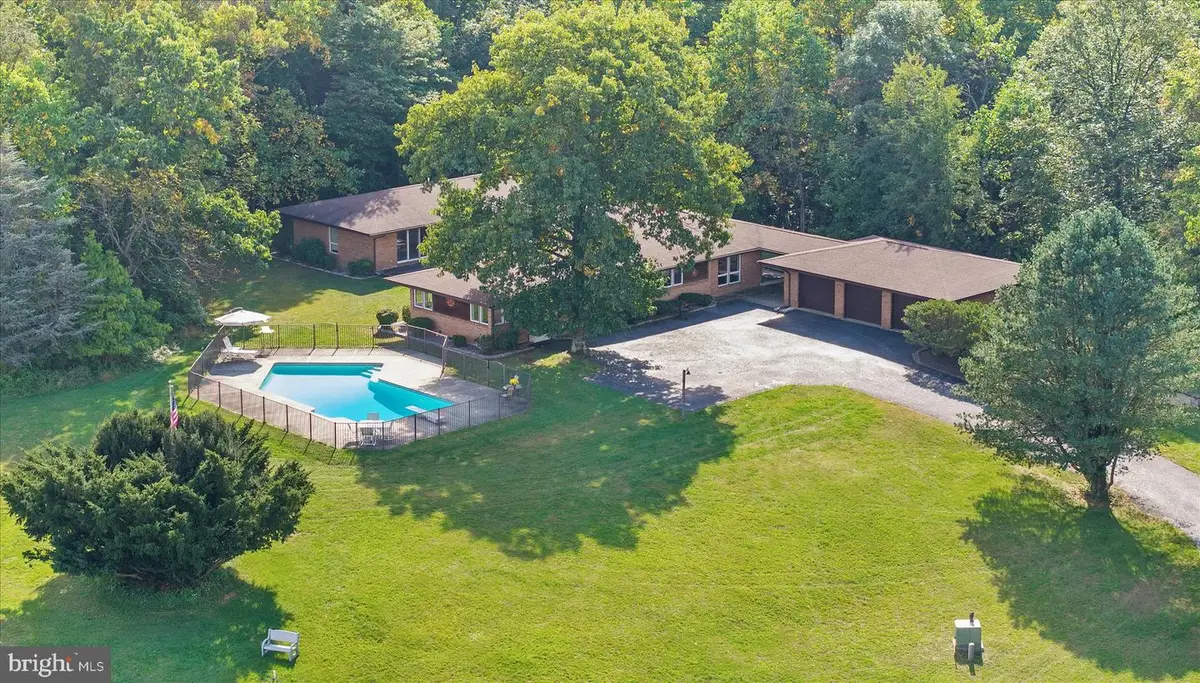 142 Greshville Rd, Boyertown, PA 19512 - #1