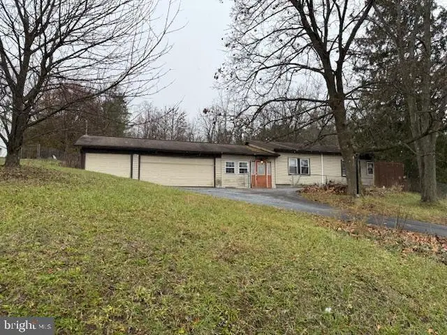 1503 E Hamilton Ln, Altoona, PA 16602 - Image #1