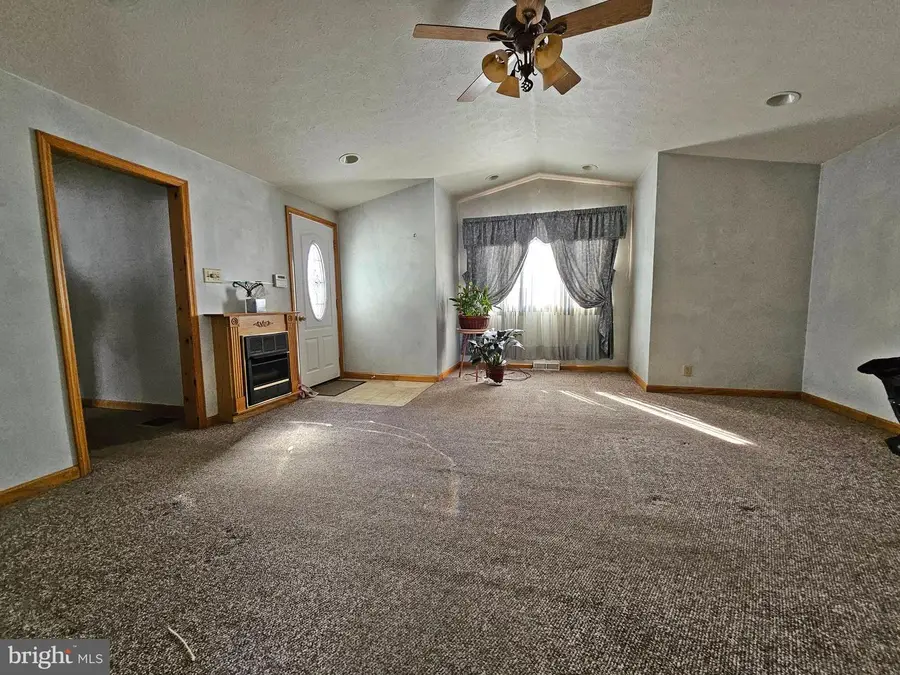 702 E 2nd St, Bellwood, PA 16617 - #2