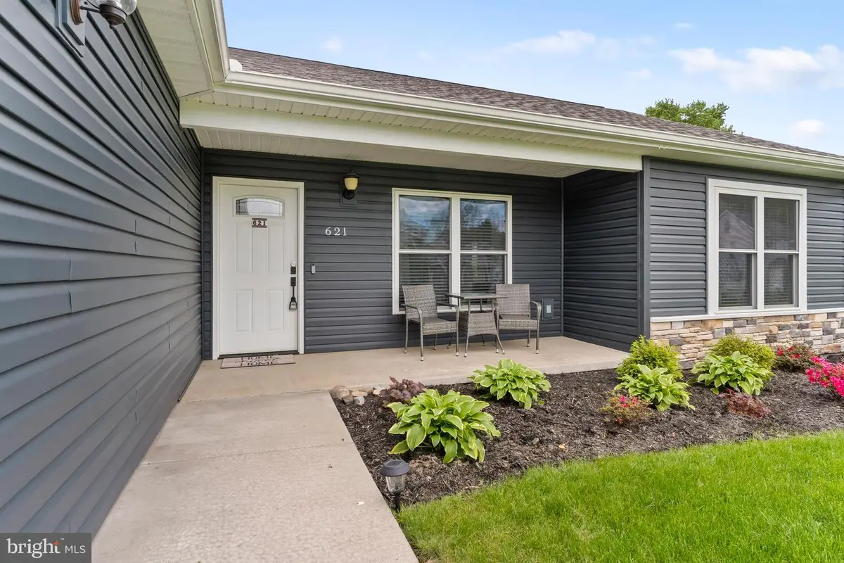 621 Lehigh Ln, Altoona, PA 16602 - #1