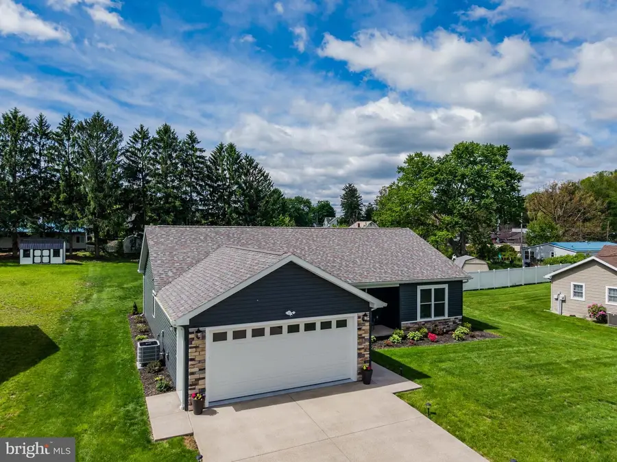 621 Lehigh Ln, Altoona, PA 16602 - #3