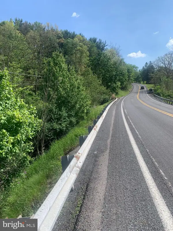 Along Grandview Road, ALTOONA, PA 16601