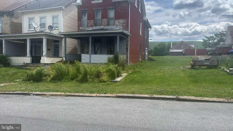 911 1st Ave, Altoona, PA 16602 - #3