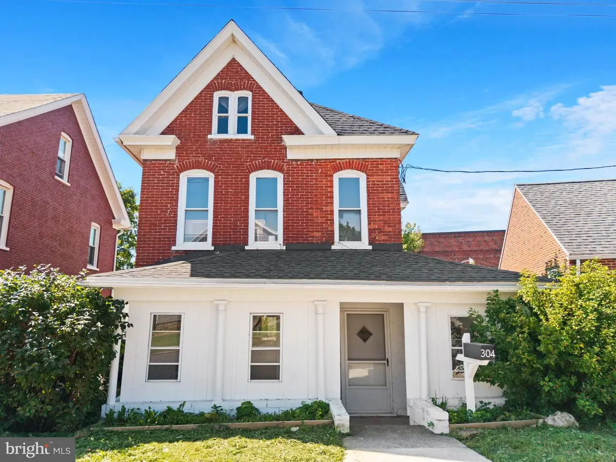304 Poplar St, Roaring Spring, PA 16673 - #1