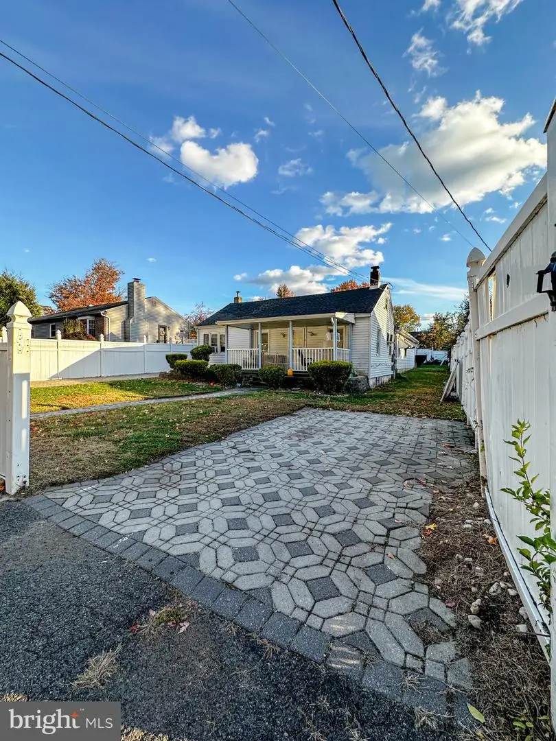 910 Magnolia Ave, Croydon, PA 19021 - Image #2