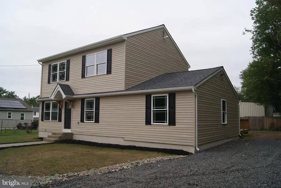 3702 Nichol St, Levittown, PA 19056 - Image #2