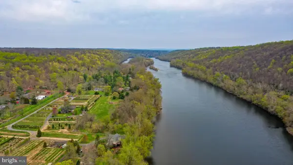 52 River Rd, PIPERSVILLE, PA 18947