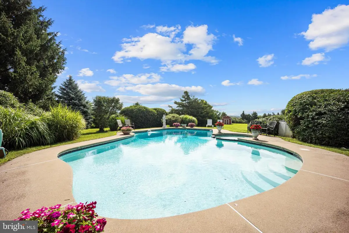 215 E Dark Hollow Rd, Pipersville, PA 18947 - Image #1