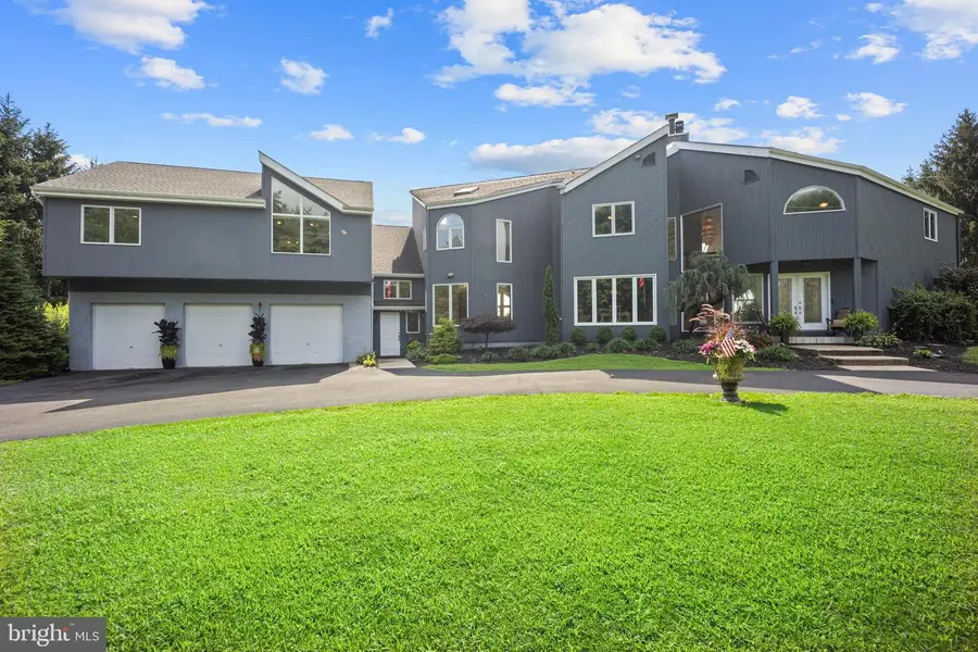 215 E Dark Hollow Rd, Pipersville, PA 18947 - Image #2