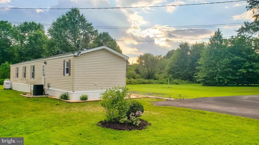 2060 Rohrbach Ln, Quakertown, PA 18951 - Image #2