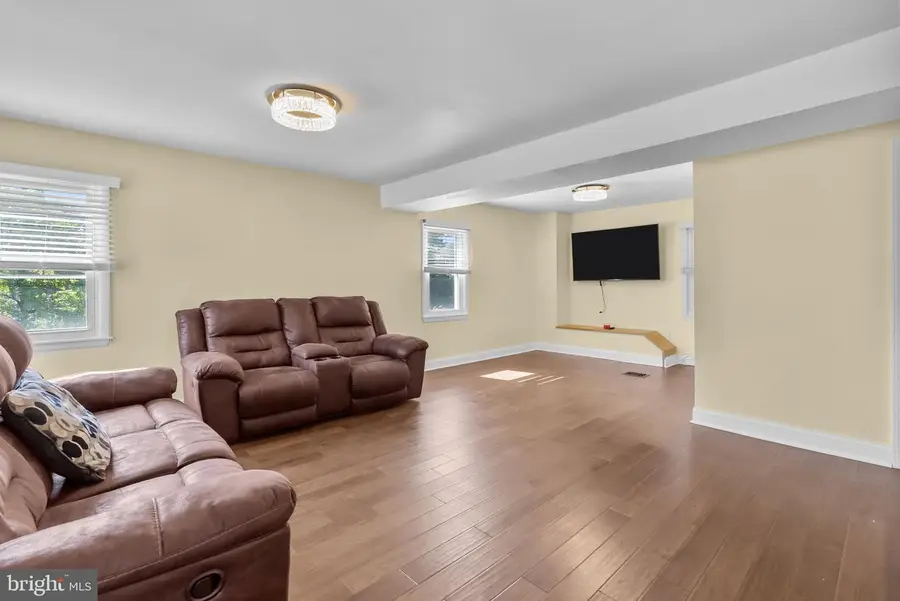 533 Avenue F, Feasterville Trevose, PA 19053 - Image #3