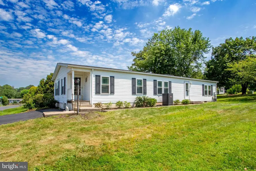 69 Mapleleaf Dr, Sellersville, PA 18960 - Image #3