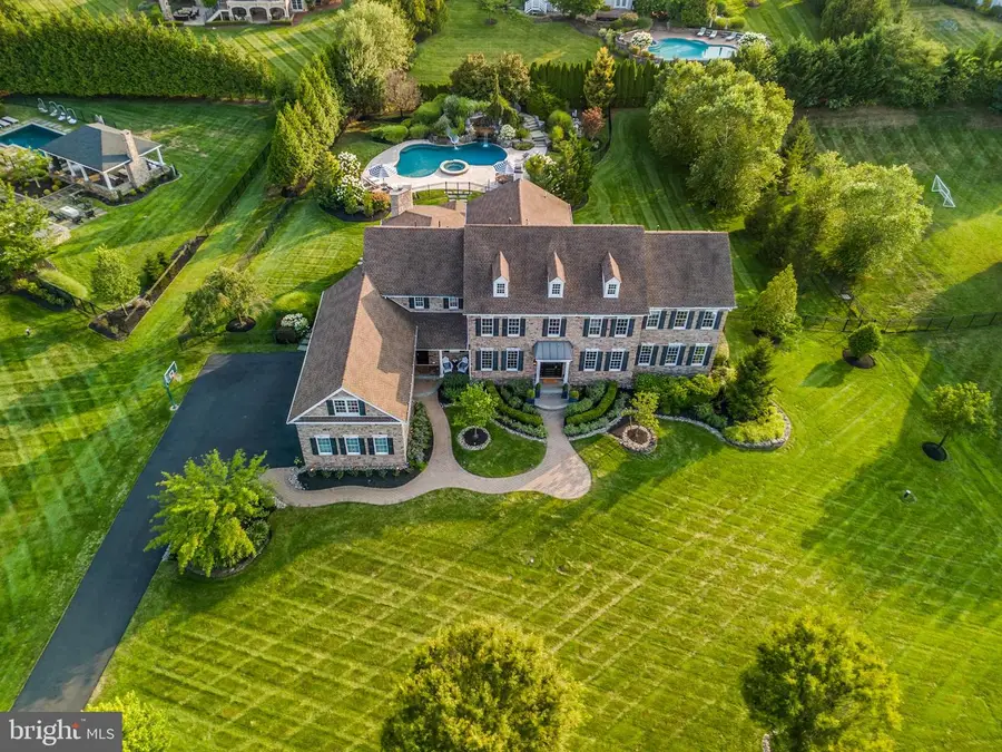 8 Keith Ln, Newtown, PA 18940 - Image #2