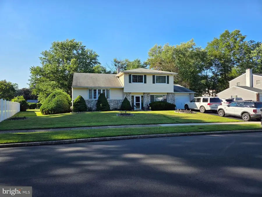 530 Andrew Dr, Southampton, PA 18966 - Image #3